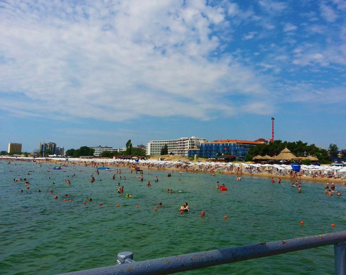 Menada Crystal Park Apartments Pantai Sunny Bagian luar foto