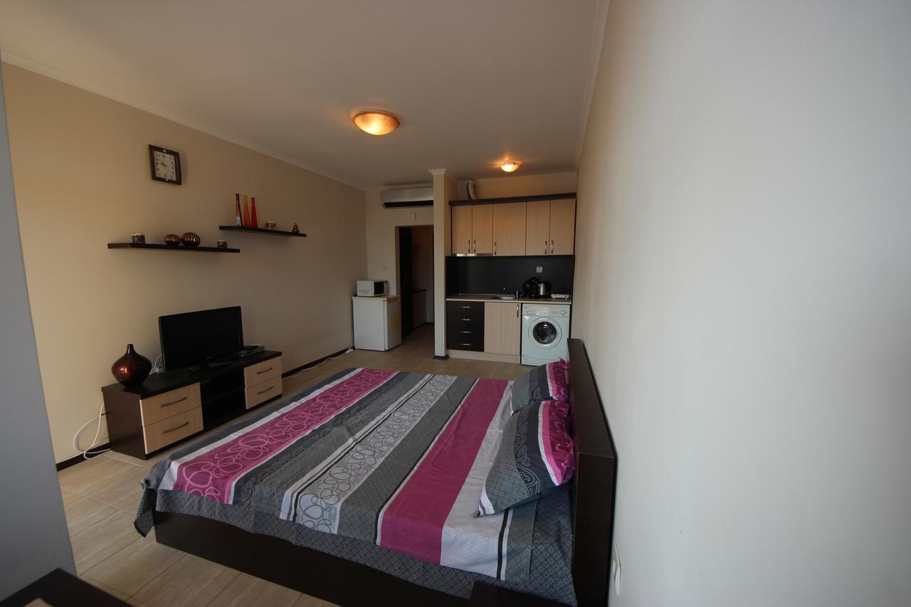 Menada Crystal Park Apartments Pantai Sunny Bagian luar foto