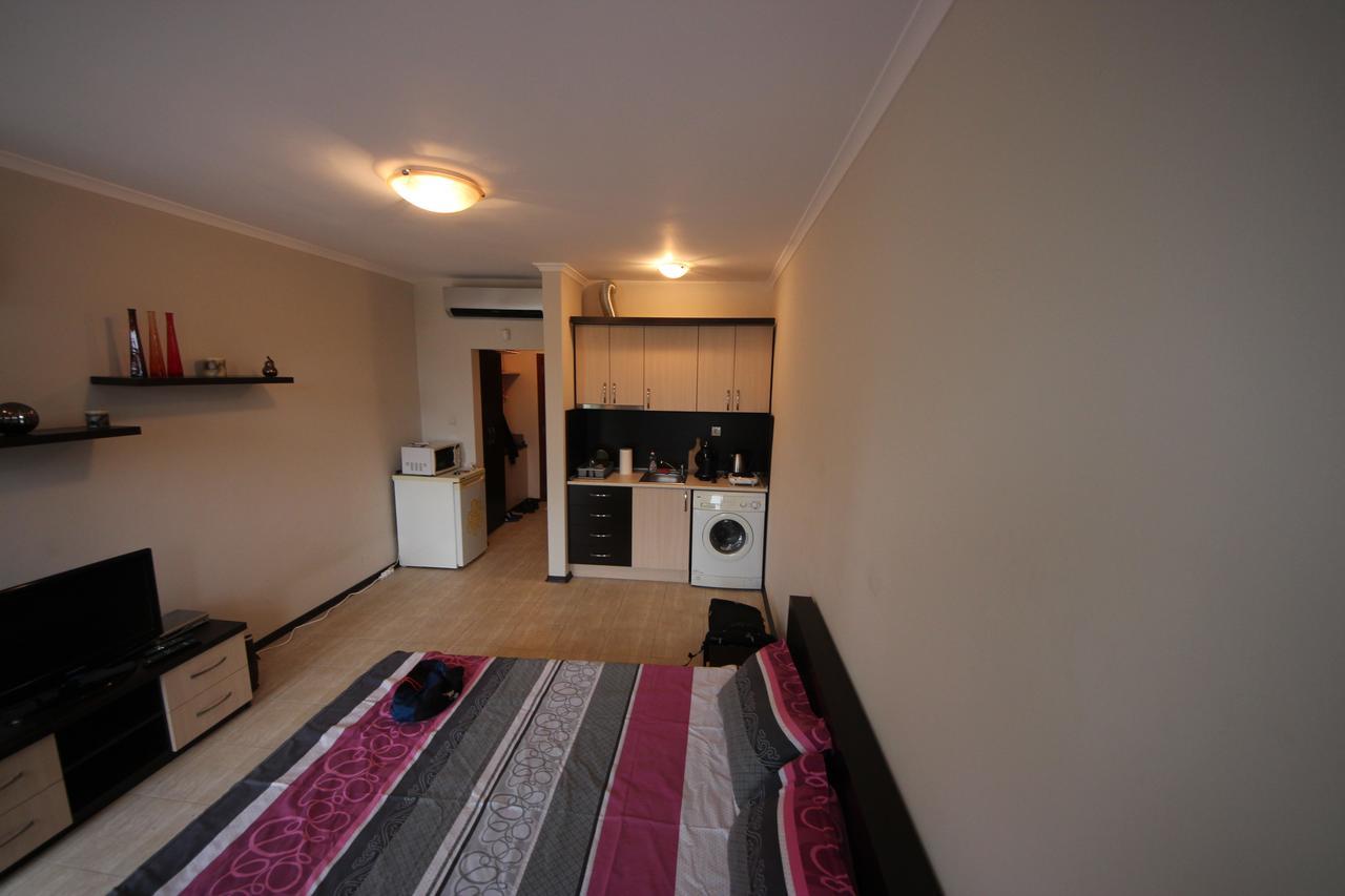 Menada Crystal Park Apartments Pantai Sunny Bagian luar foto