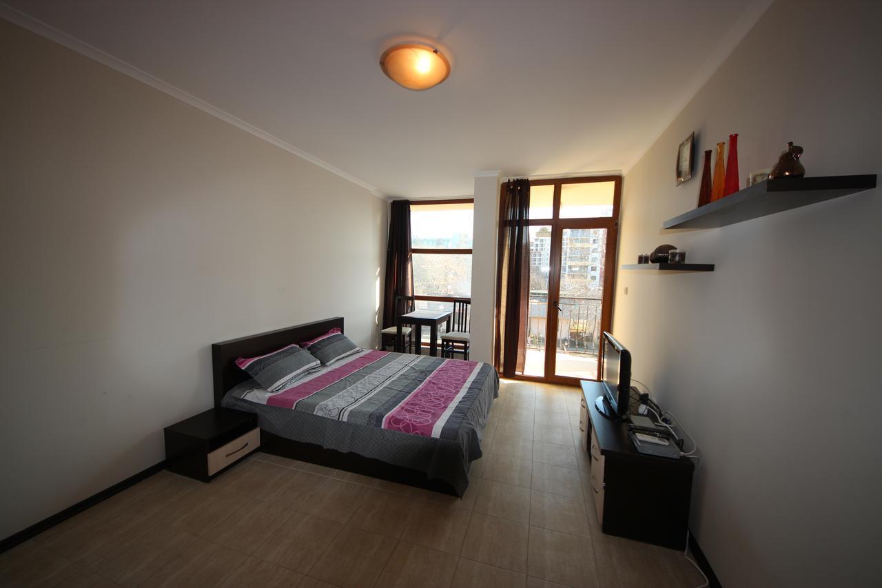 Menada Crystal Park Apartments Pantai Sunny Bagian luar foto